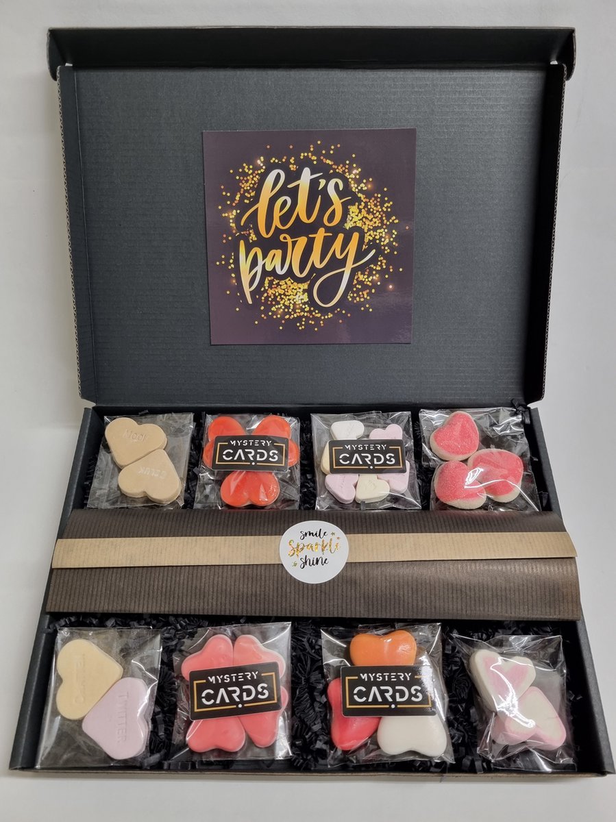 Valentijn Box met Mystery Card Lets Party met persoonlijke (video)boodschap | 8 soorten heerlijke hart snoepjes en een liefdevol kado